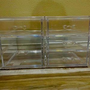 Clear Beauty organizer